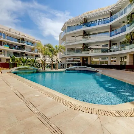 Super Luxury Penthouse With Hot Tub And Pool