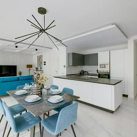 Super Luxury Penthouse With Hot Tub And Pool