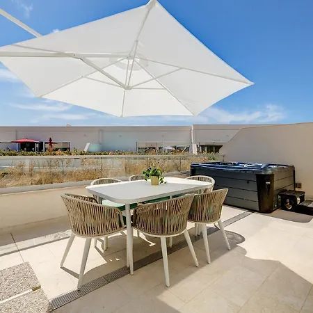 Apartment Super Luxury Penthouse With Hot Tub And Pool